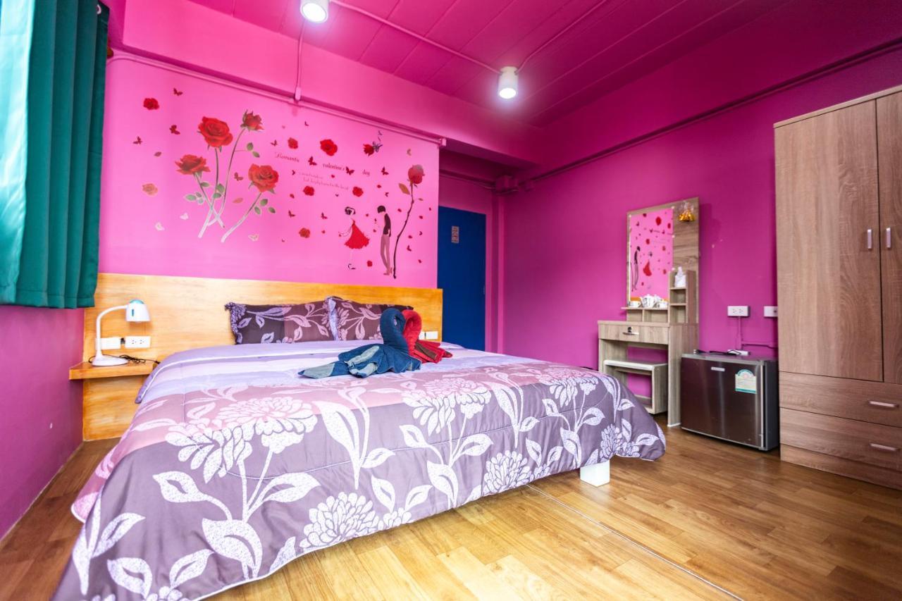 Värdshus Firefly Phuket 3*